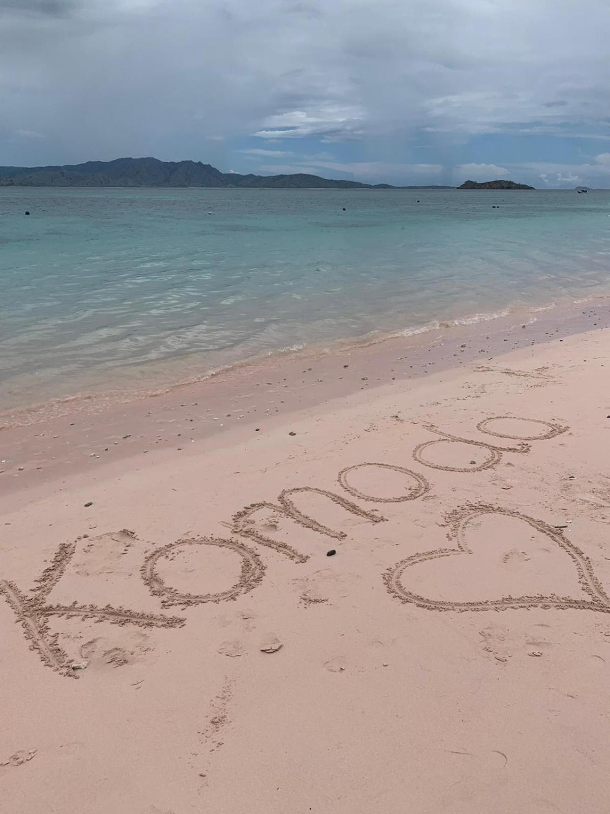 Ora Komodo Home Stay Exterior photo